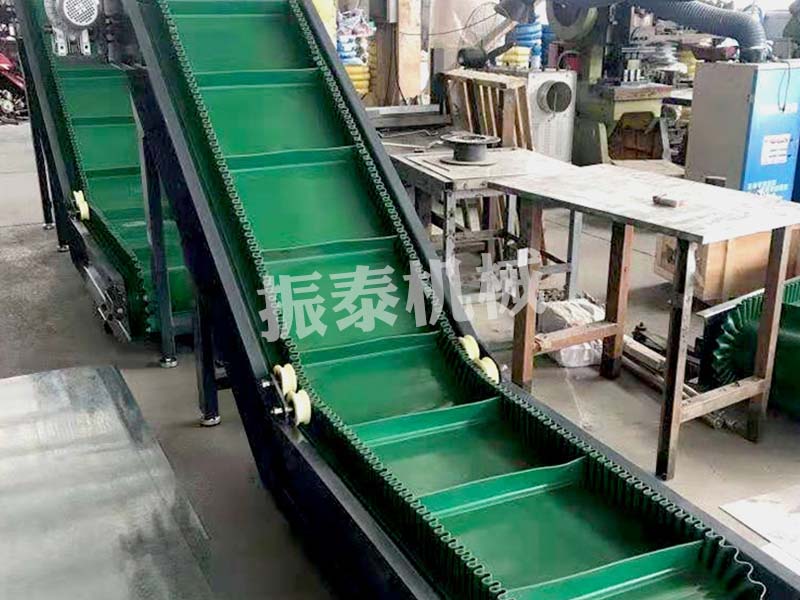 裙邊皮帶輸送機(jī)跑偏后的解決辦法