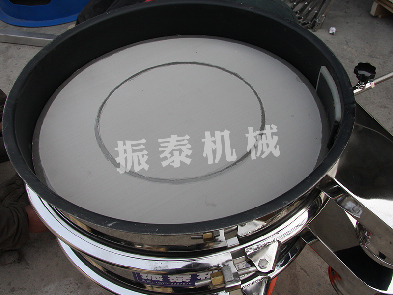 用特氟龍?zhí)幚磉^的不銹鋼振動(dòng)篩的行業(yè)應(yīng)用及優(yōu)勢(shì)