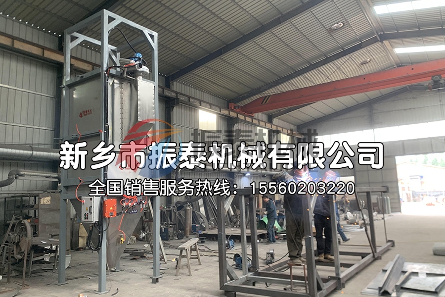 石墨粉噸袋拆包機(jī)的主要特點(diǎn)是什么？